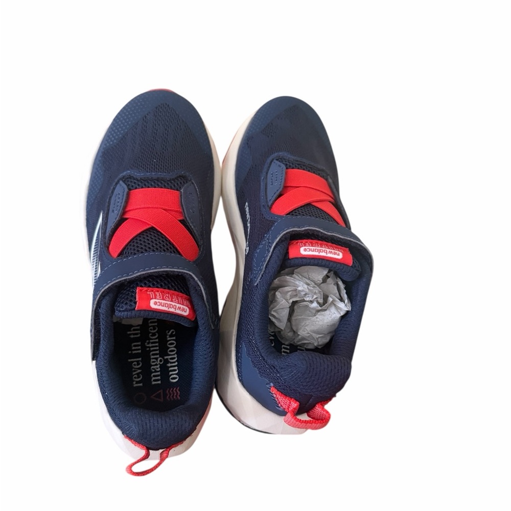 New Balance Kids Navy and Red Hook-and-Loop Sneakers